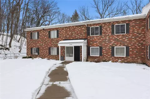 81 Lost Mountain Trl, Rochester, NY 14625
