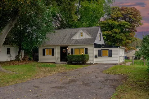19 Mac Arthur Rd, Greece, NY 14615