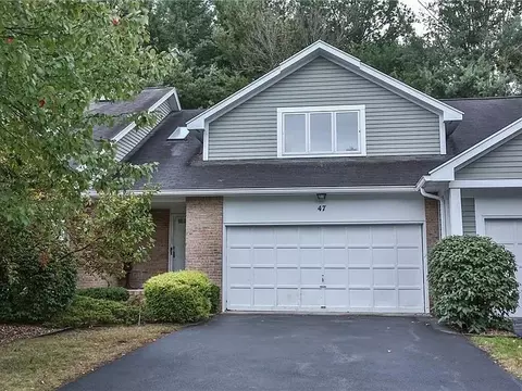 47 Running Brook Ln, Greece, NY 14626