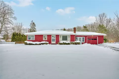 572 Holt Rd, Webster, NY 14580