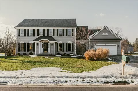 9 Delancey Ct, Pittsford, NY 14534