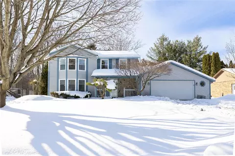 27 Hillbridge Cir, Greece, NY 14612