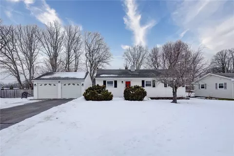292 Hollybrook Rd, Rochester, NY 14623