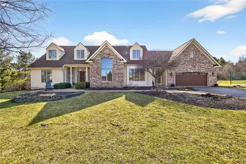 33 Sunrise Hl, Pittsford, NY 14534
