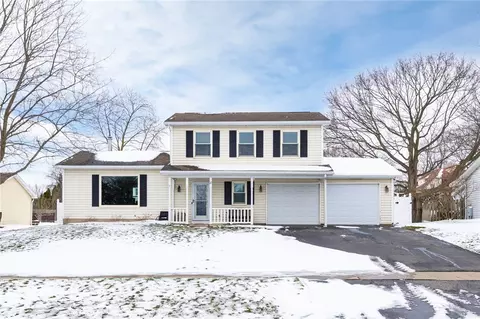 27 Parnell Dr, Riga, NY 14428
