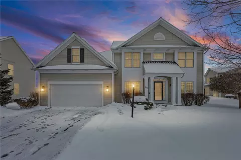 211 Barclay Square Dr, Rochester, NY 14618