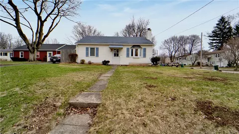 164 Penhurst Rd, Brighton, NY 14610