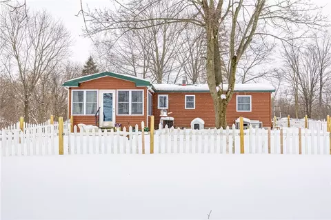 4129 Hosey Rd, Manchester, NY 14522