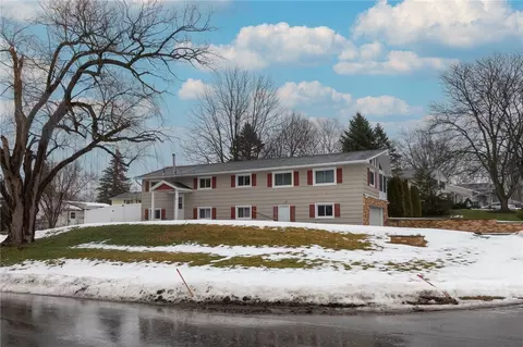 10 Nevins Rd, Henrietta, NY 14467