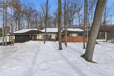 7693 Harris Rd, Le Roy, NY 14482