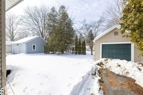 Exterior - 153 Mallard Dr, Irondequoit, NY 14622 photo 4 of 6