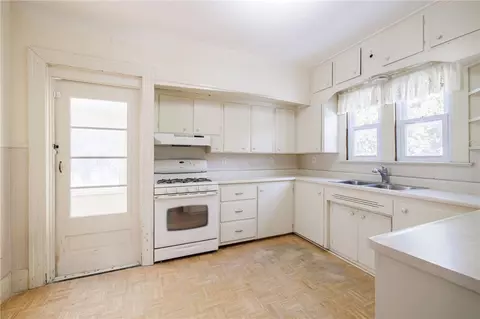 Kitchen - 153 Mallard Dr, Irondequoit, NY 14622 photo 3 of 4