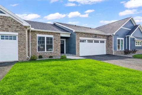 105 Cedarway Cir #411, Webster, NY 14580