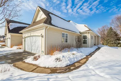 1042 Chapelhill Dr, Victor, NY 14564