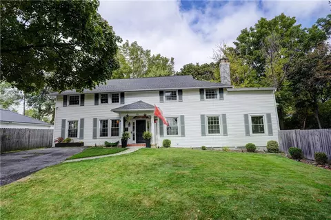190 Saint Johns Ct, Canandaigua, NY 14424