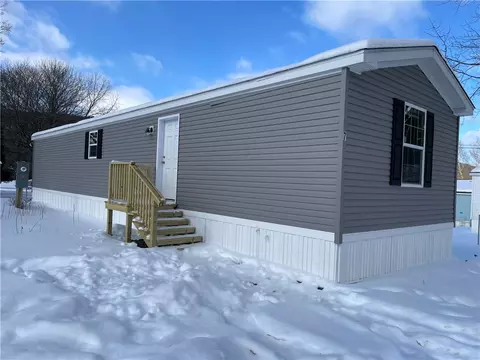 7 Flamingo Dr, Moravia, NY 13118