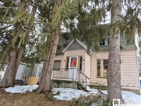 21 Price St, Jamestown, NY 14701