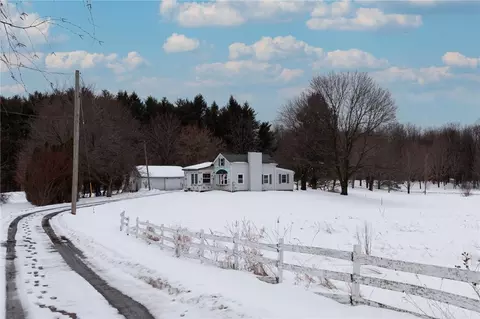 1993 Bailey Rd, Ontario, NY 14519