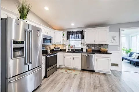 Kitchen - 8495 Stringham Dr, Batavia, NY 14020 photo 3 of 4