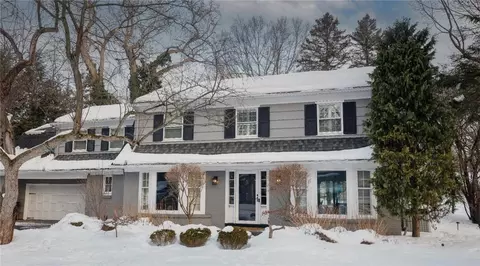 40 Pickwick Dr, Rochester, NY 14618