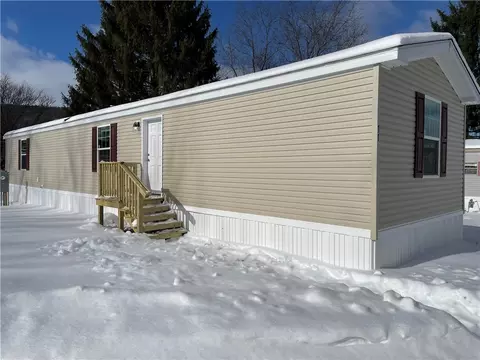 11 Flamingo Dr, Moravia, NY 13118