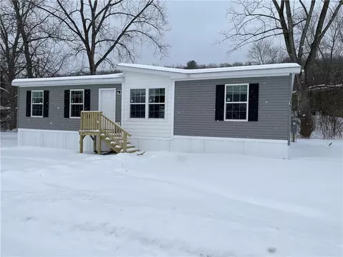 16 Flamingo Dr, Moravia, NY 13118