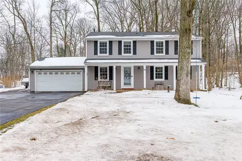 44 S Ridge Trl, Perinton, NY 14450