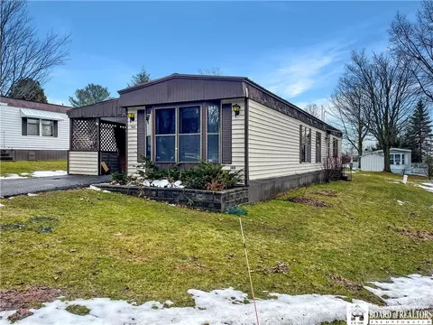143 Greenhurst Village Dr, Ellery, NY 14701