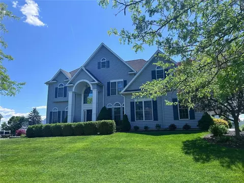 16 Chelsea Dr, Horseheads, NY 14845