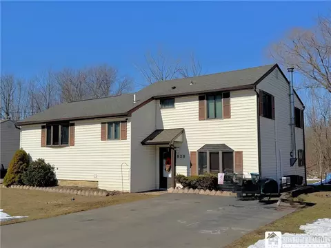 820 Beach Rd, Evans, NY 14006