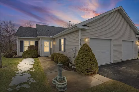 364 Walker Dr, Canandaigua, NY 14424