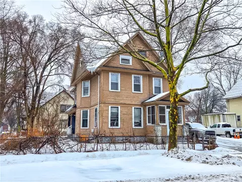 211 Parsells Ave, Rochester, NY 14609