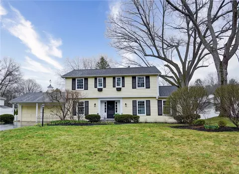 5 Glendower Cir, Pittsford, NY 14534