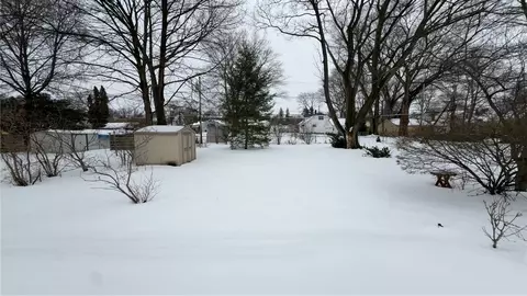 Exterior - 294 Walzer Rd, Irondequoit, NY 14622 photo 4 of 5