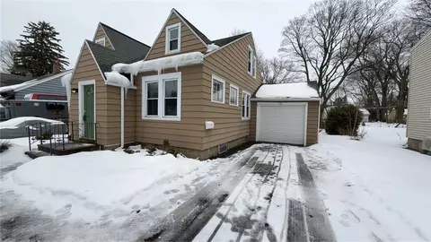 Exterior - 294 Walzer Rd, Irondequoit, NY 14622 photo 2 of 5