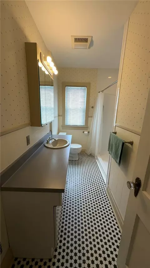 Bath - 294 Walzer Rd, Irondequoit, NY 14622 photo 1 of 2