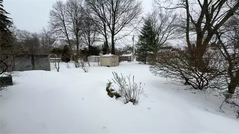 Exterior - 294 Walzer Rd, Irondequoit, NY 14622 photo 3 of 5