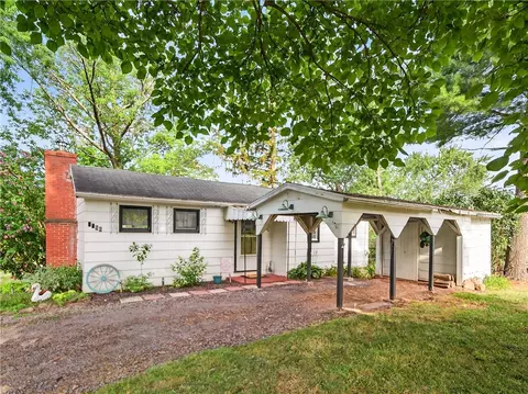 2056 Eagle Harbor Waterport Rd, Carlton, NY 14411