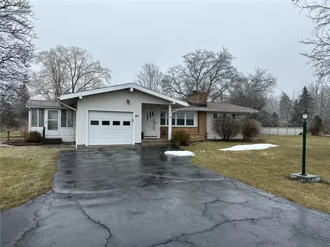 64 Phelps Rd, Honeoye Falls, NY 14472