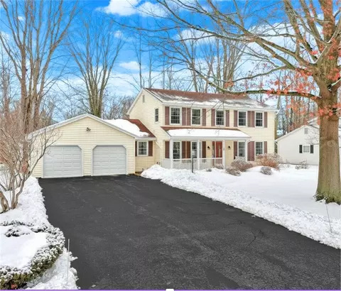 1164 Woodbridge Ln, Webster, NY 14580