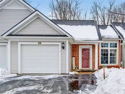 86 Amberwood Pl, Greece, NY 14626