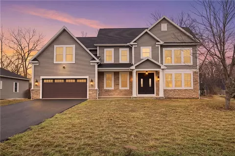 8 Nightfrost Ln, Henrietta, NY 14467