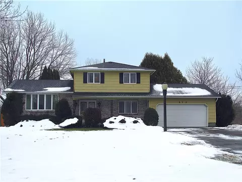 672 Gillett Rd, Ogden, NY 14559