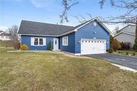 76 Grangerford Hts, West Henrietta, NY 14586