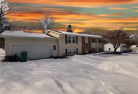 8 Trefoil Ln, Sweden, NY 14420