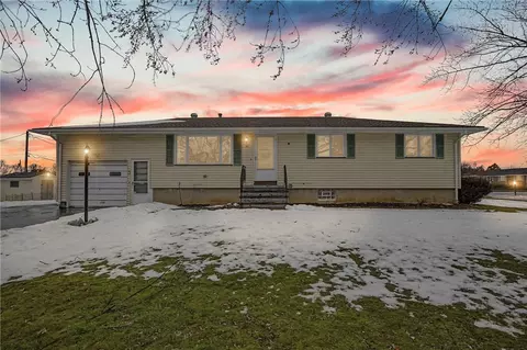 32 Drexel Dr, Gates, NY 14606