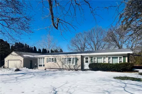 998 Pinewood Rd, Phelps, NY 14532