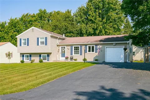 36 Tomahawk Trl, Henrietta, NY 14467