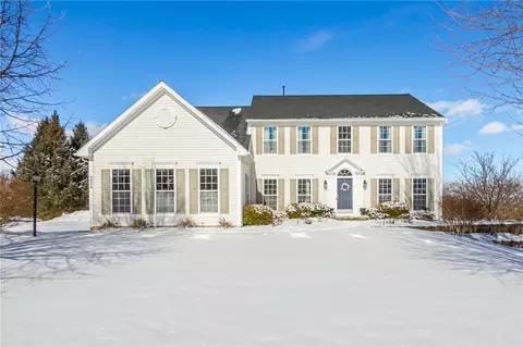 6956 Alydar Cir, Victor, NY 14564