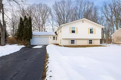 439 Tara Ln, Webster, NY 14580